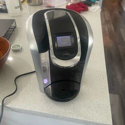 Keurig 2.0 lightly used. Silver tray. With Pod tray