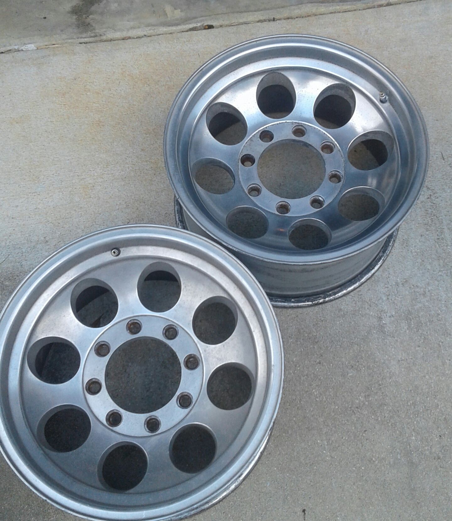 (4) 17x9 8 lug Aluminum alloy wheels