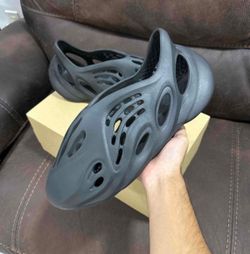 Adidas Yeezy Foam Runner Onyx Size 14 (Only Worn Twice + OGAll)
