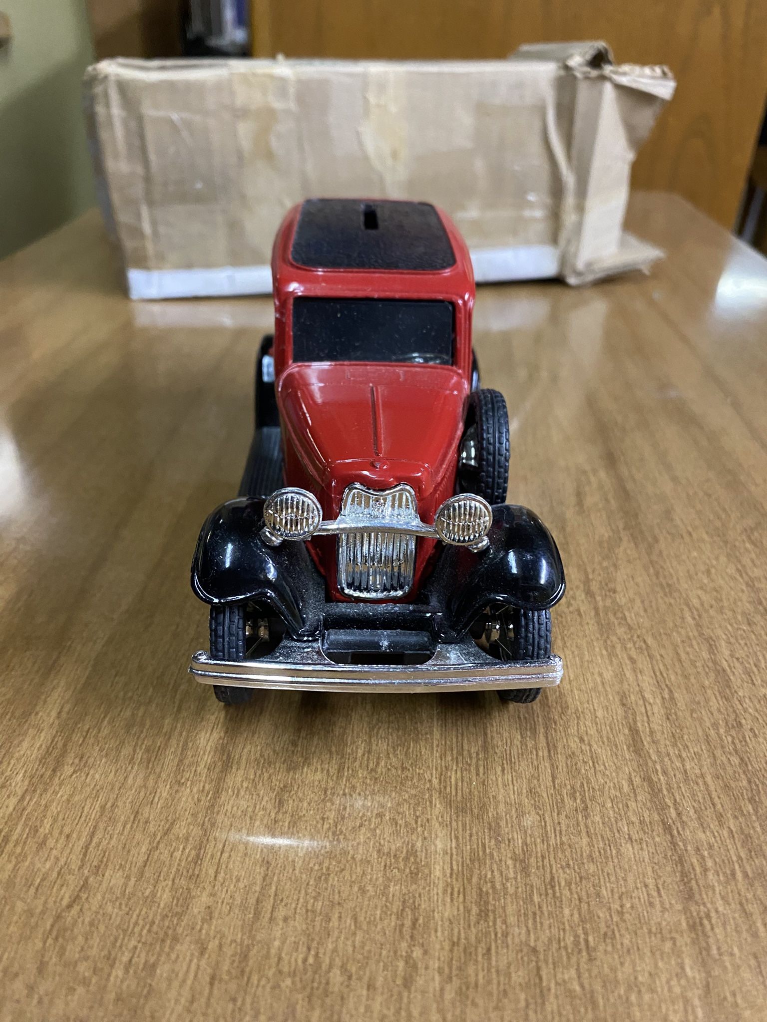 ERTL - 1932 Ford Panel Delivery Truck Coin Bank (NEW)