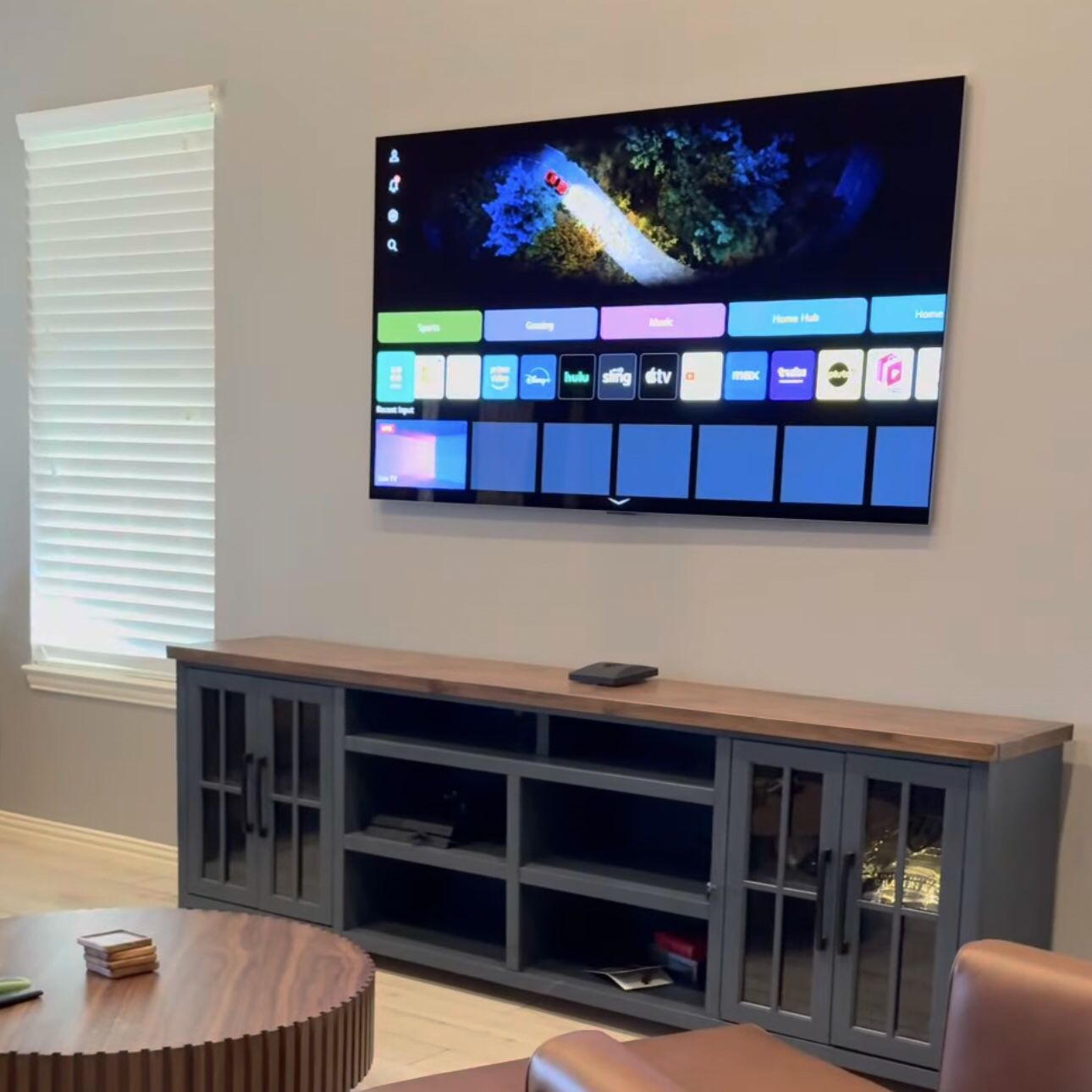 TV MOUNT