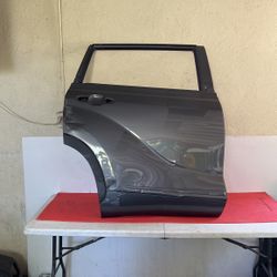 2020 2021 TOYOTA HIGHLANDER RIGHT REAR DOOR SHELL AND MOLDING