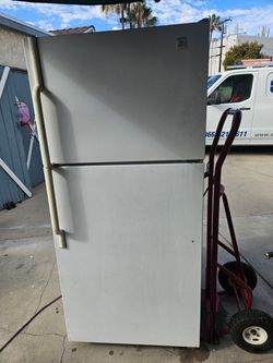 White Top-Freezer Refrigerator