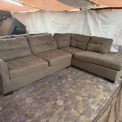 Grey couch great condition clean we fell all the time delivery $40 in