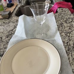 5 Piece Place Setting Platinum (serving For 12)