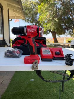 Milwaukee M18 Compact Brushless 1/2” Drill/Driver Kit