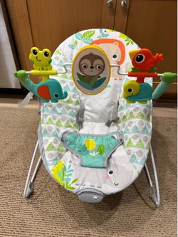Bouncer chair with vibration bright starts