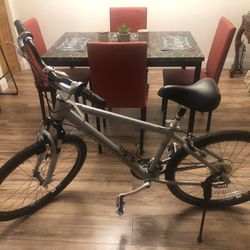Silver Cannondale Comfort 400 Bike