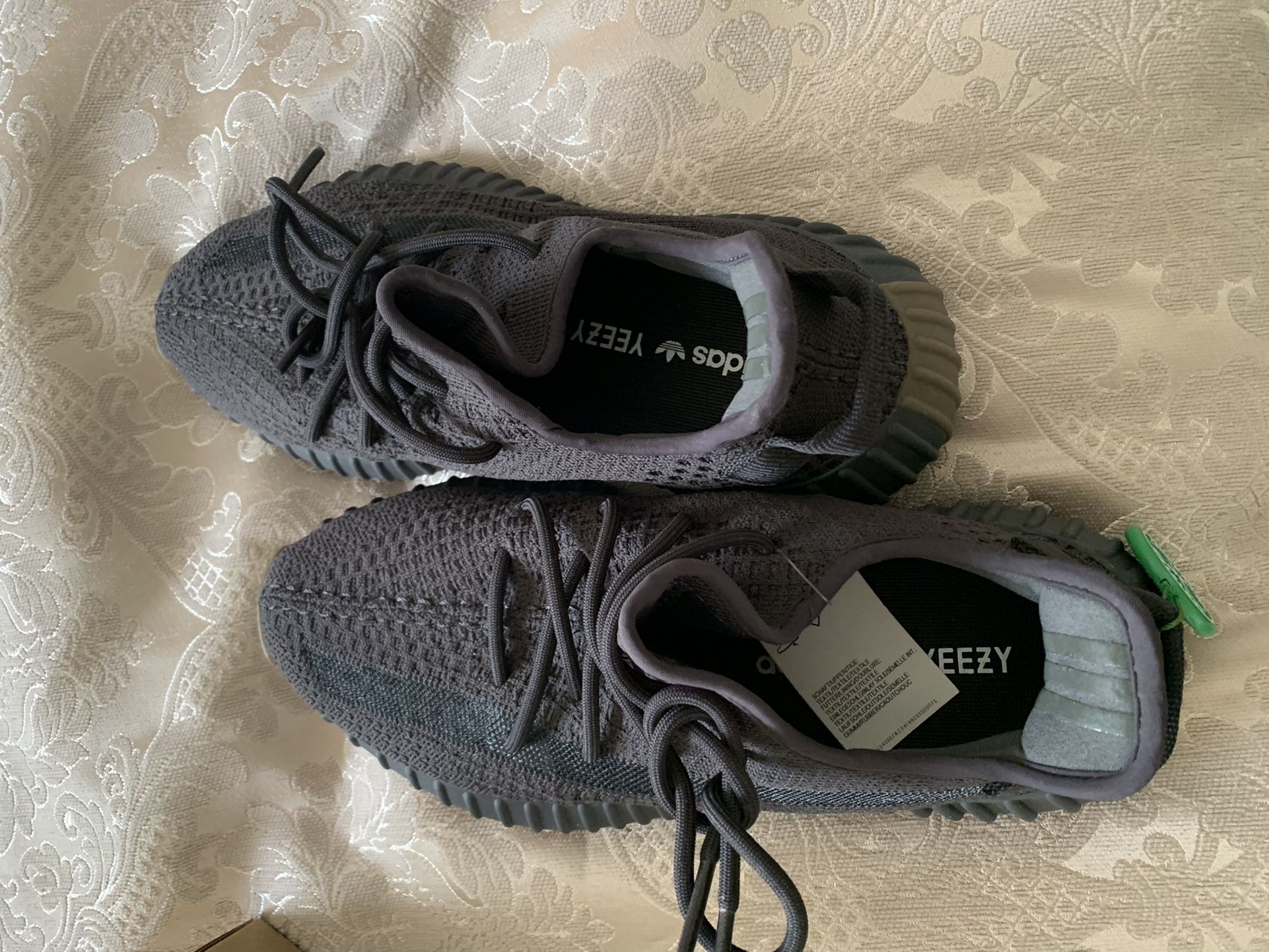 HOT Adidas Yeezy Boost 350 V2 Size Adidas Yeezy Boost 350 V2