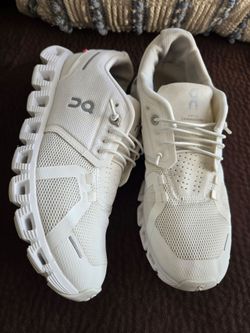 On Cloud Women's Size 9 Shoes