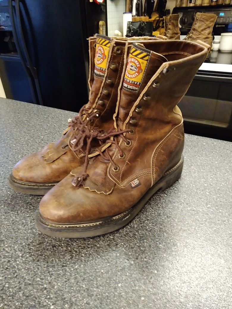 JUSTIN  HERITAGE. WORK BOOTS SIZE 7.5.  HARDLY WORN.   