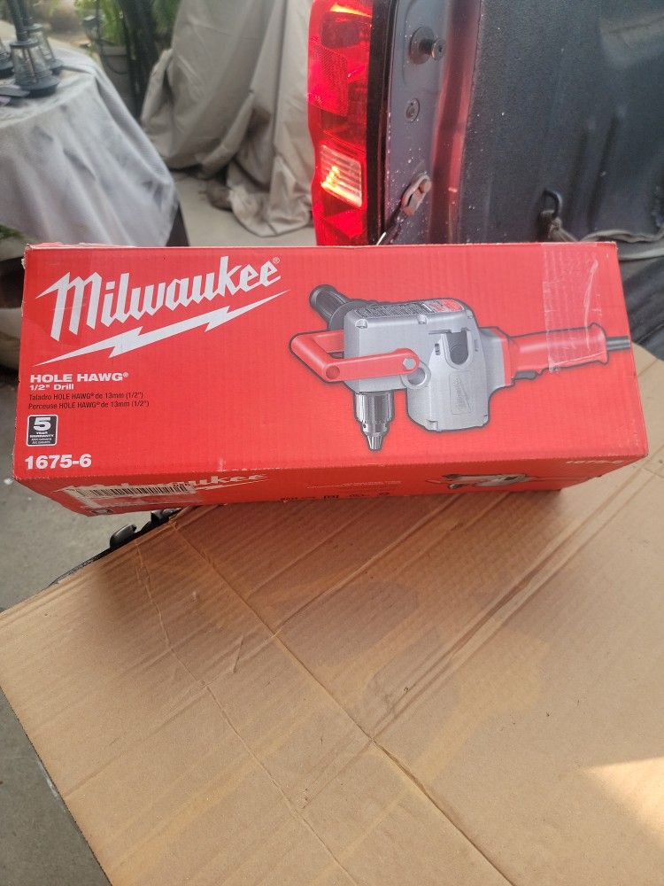 MILWAUKEE 7.5 AMP 1/2-IN HOLE HAWG HEAVY DUTY CORDED DRILL