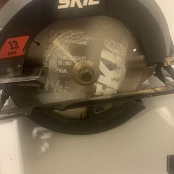 SKIL 13-Amp 7-1/4-in Corded Circular Saw 