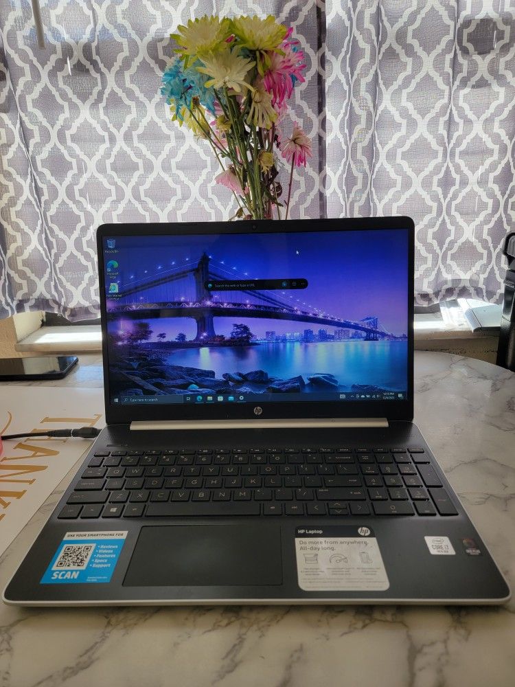 HP Pavilion 15.6" Laptop 😲 36GB system memory 256GB SSD Quad Core i7 10th Gen