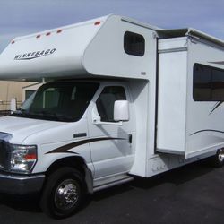 2015 Winnebago Minnie Winnie 27Q
