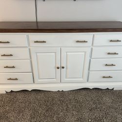 Virginia House White Wood Bedroom Set