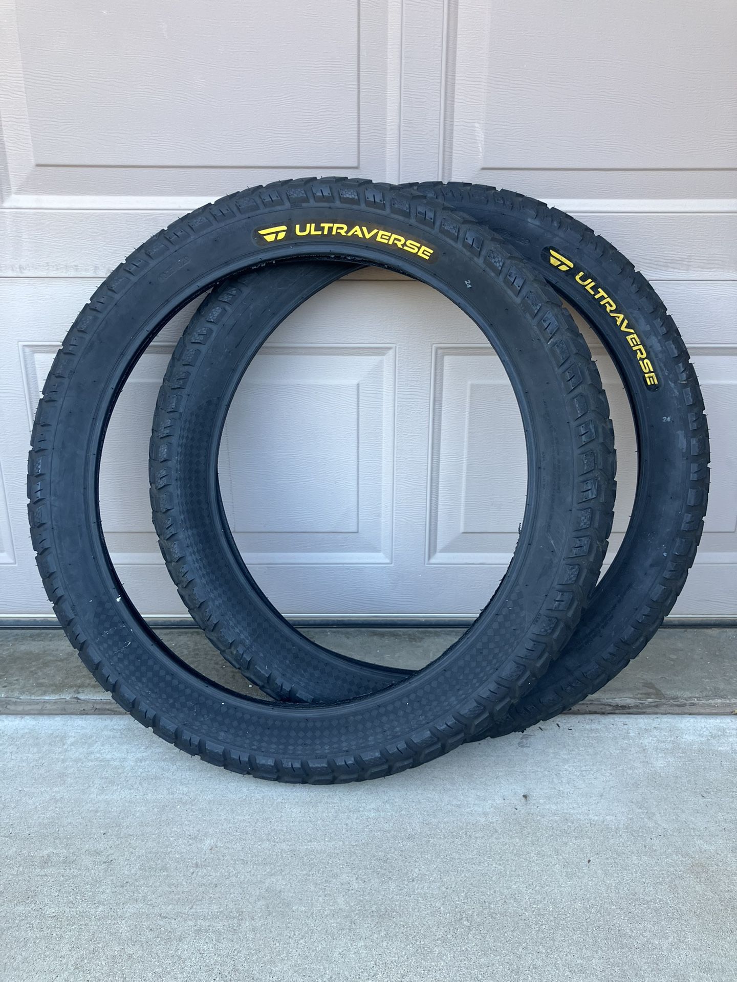 ULTRAVERSE 26x4 Bike Fat Tire