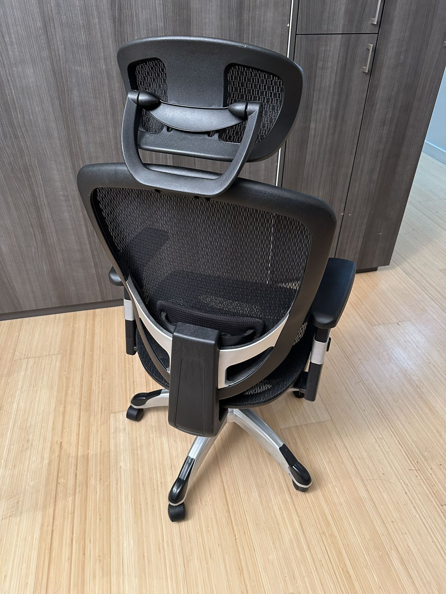 Staples hyken technical mesh 2024 task chair charcoal gray