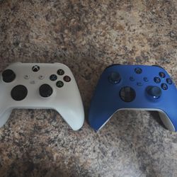 2 Xbox Controllers Series X/S 