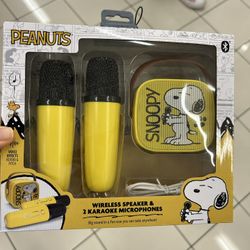 NWT Licensed Peanuts Wireless Speaker & 2 Microphones Set 