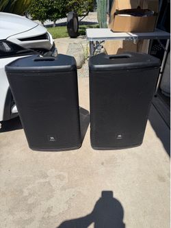 2  JBL Professional EON715 Powered PA Speaker
