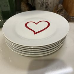 Set a six adorable heart Valentine’s Day snack plates