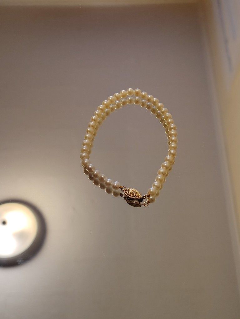 Beautiful 14K Yellow Gold 7"Cultured fresh Water Pearl Bracelet With 24 Pearl Knotted.