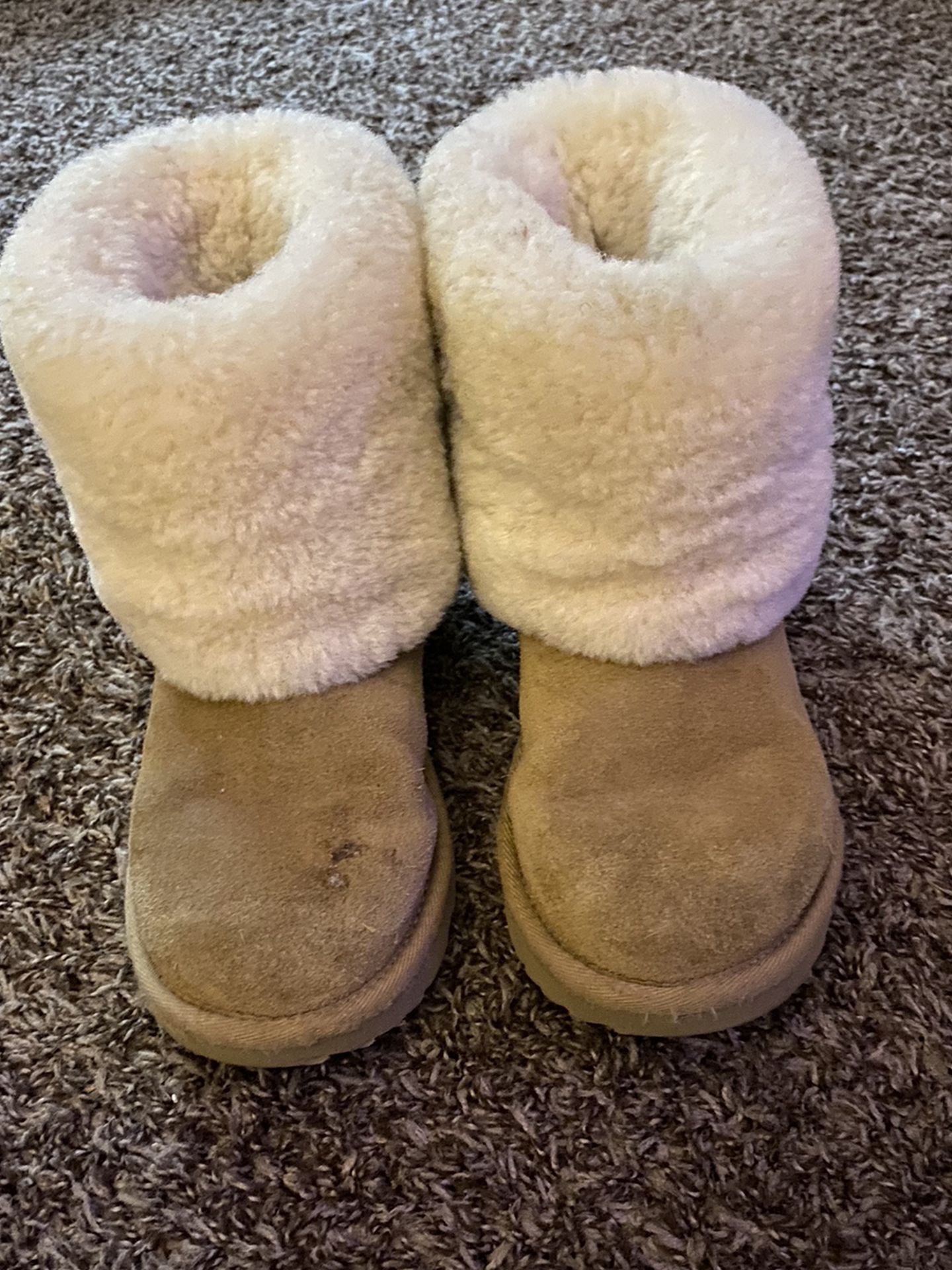 Need To Sell Asap Big Girls Size 3 Fluff Ugg Boots