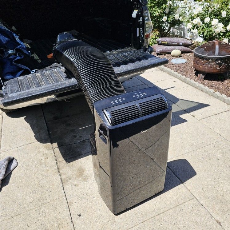 Midea AC High End Conditional, Good Condition, 12,000 btu Beast, New Remote