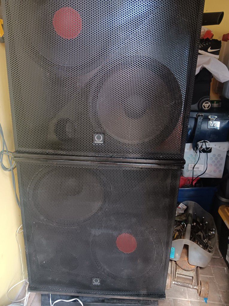 Dual 15 inches 1600 watts woofer
