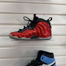 Black And Red Nike Size 6y 