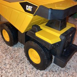  Toys Truck Christmas Gift Construction Dump Truck Big 17”  Funrise Toys Christmas Gift Idea