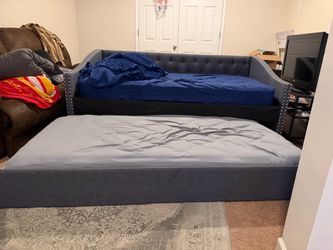 Day bed with trundle
