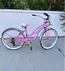 Schwinn Classic Seven Deluxe Roxie Cruiser