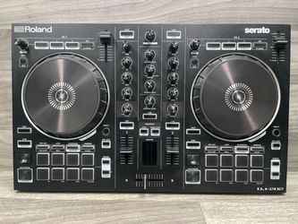 Roland DJ-202 Serato DJ Controller (A1D032512)