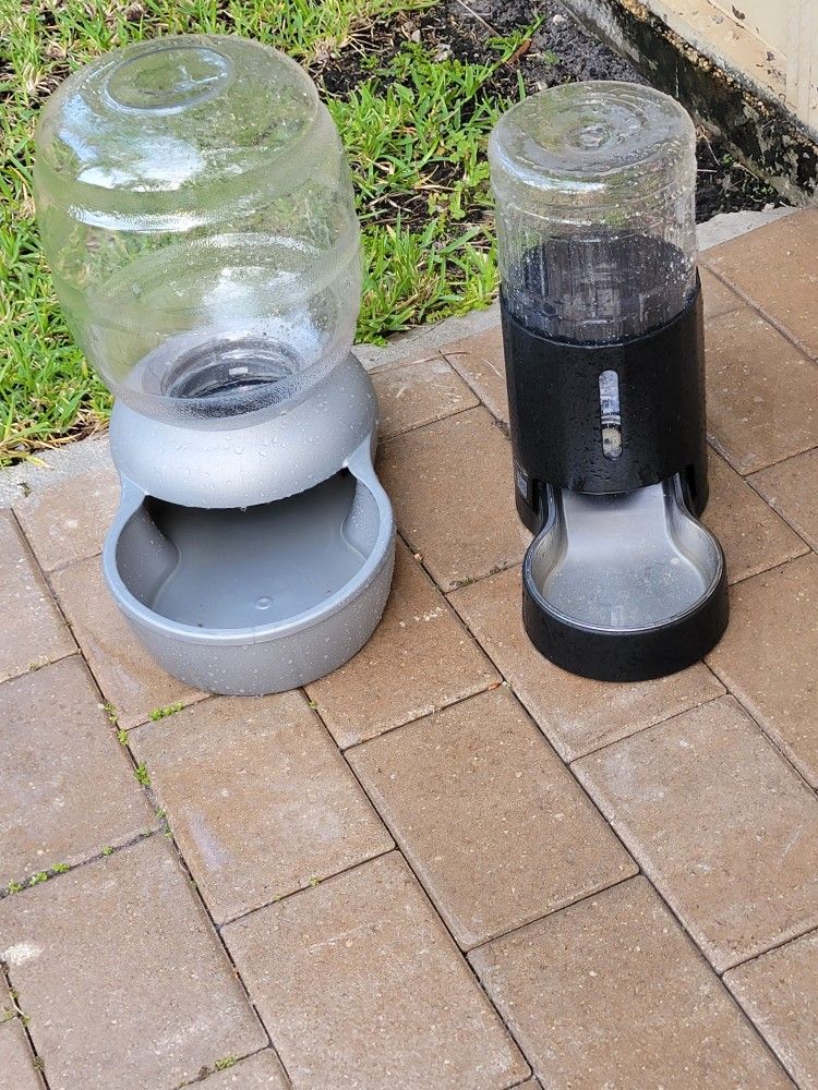 2 Large Capacity Water Feeder