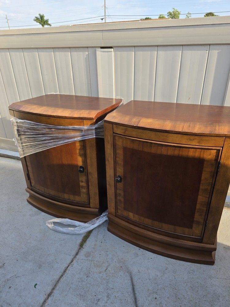 2 SOLID WOOD NIGHTSTAND (W:26"D:19"H:32") $120 Both