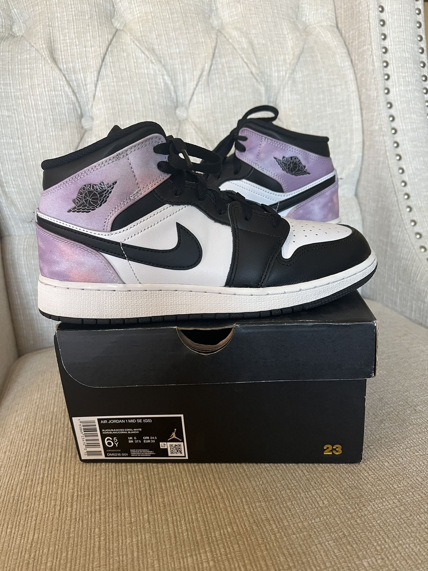 Air Jordan 1 Mid, Size 6.5 kids