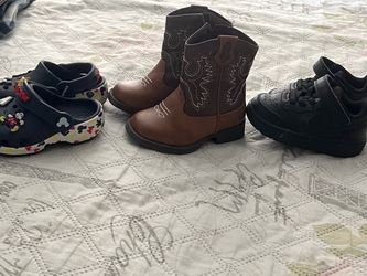 Boys shoes 5c