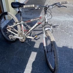 Trek Bike  21 Speeds Excellent Condition 