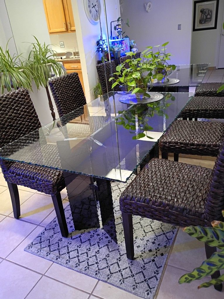 5 Piece Dining Table W/4 Chairs
