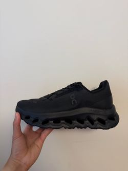 On Cloudtilt all black lifestyle shoes 👟 comfortable shoes