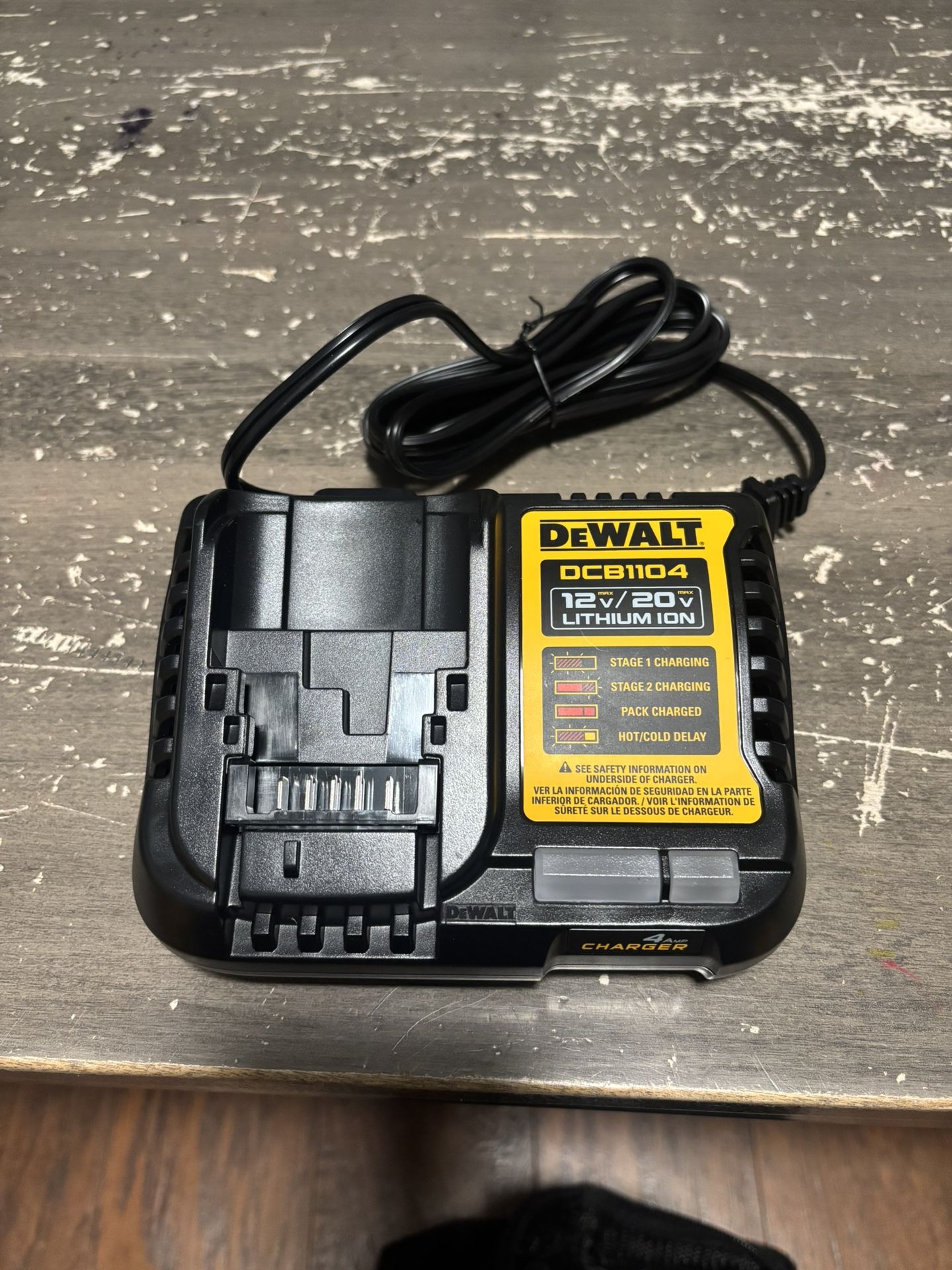 Charger Dewalt New