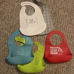 5 Silicone Bibs