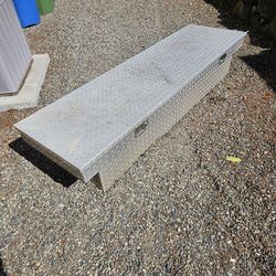 Crossbed truck tool box