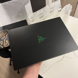 New • Nvidia Rtx 4090 + Intel Core i9-13950HX • Razer Blade 16 Gaming Laptop • SSD 2TB