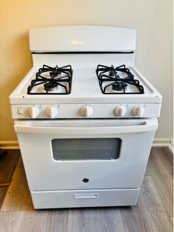 Like new GE stove  everything works great