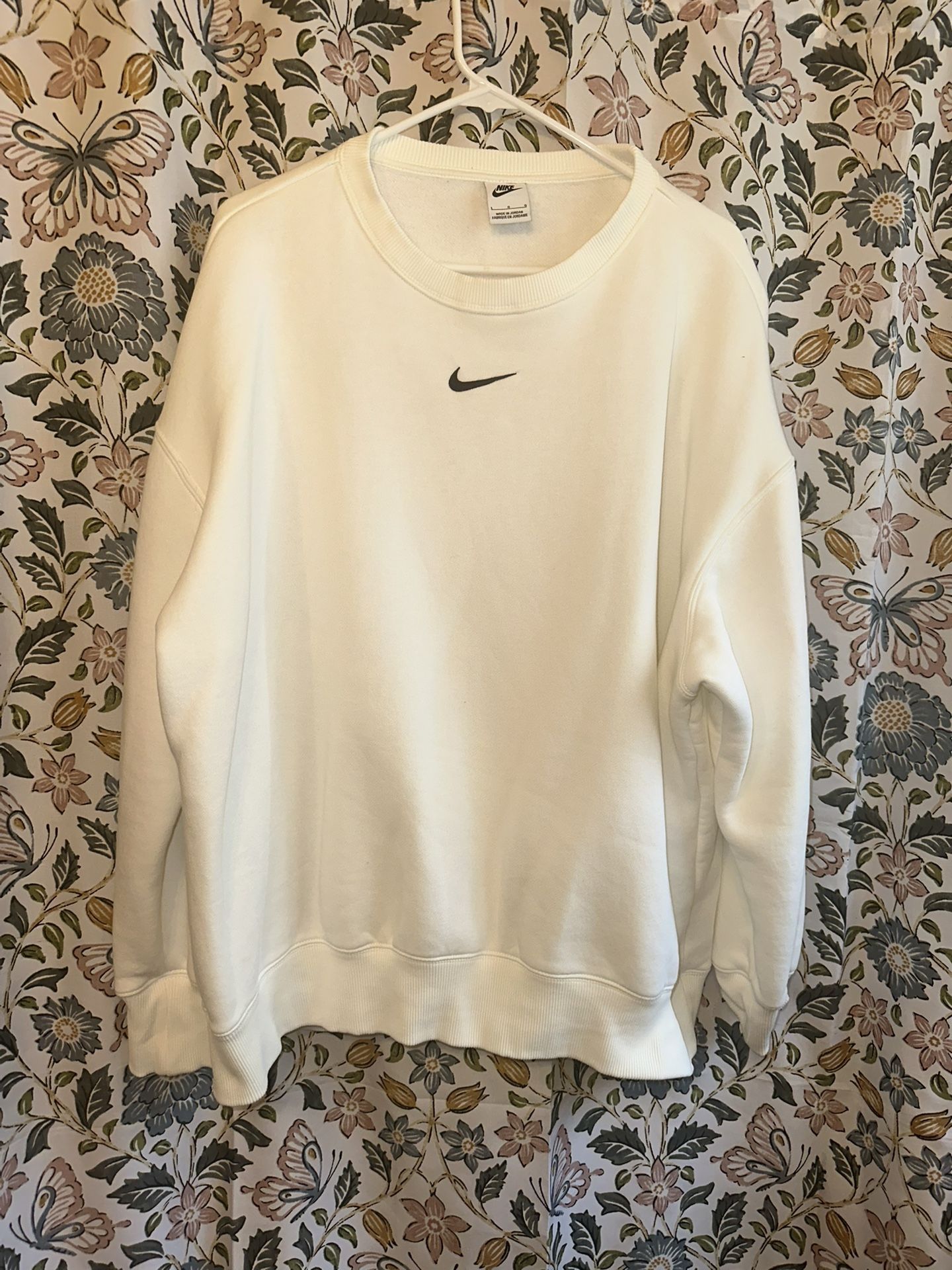 Women’s Large Nike Sweater 