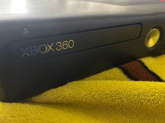 Xbox 360 Slim (black) good for parts