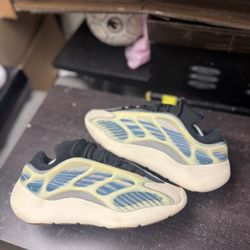 Adidas Yeezy 700 Kyanite 